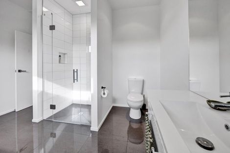 Photo of property in 2/5 Beach Street, Fitzroy, New Plymouth, 4312