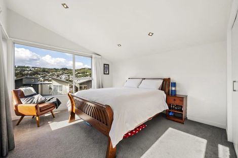 Photo of property in 1/3 Severn Street, Island Bay, Wellington, 6023