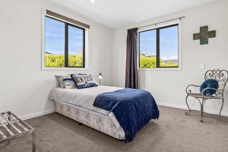 Photo of property in 4 Kahu Close, Wanaka, 9305