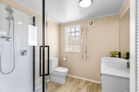 Photo of property in 49 Paynters Avenue, Strandon, New Plymouth, 4312