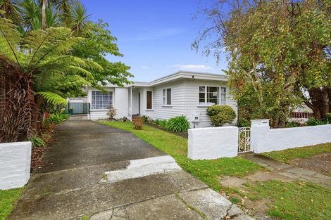 Photo of property in 4 Lyndhurst Road, Tawa, Wellington, 5028