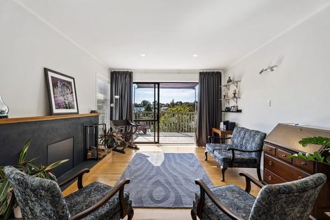 Photo of property in 1/16 Weldene Avenue, Glenfield, Auckland, 0629