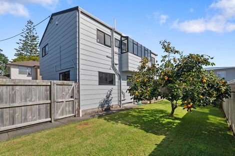 Photo of property in 2/12 Gazelle Avenue, Beach Haven, Auckland, 0626