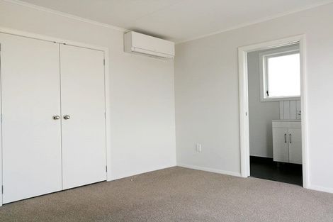 Photo of property in 2 Marie Crescent, Te Atatu South, Auckland, 0610