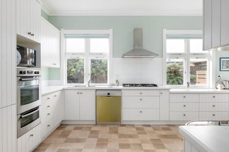 Photo of property in 70 Queen Street, Cambridge, 3434