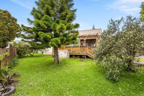 Photo of property in 3 Farwood Drive, Henderson, Auckland, 0612