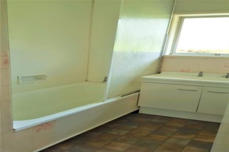 Photo of property in 53 Onewa Road, Northcote, Auckland, 0627