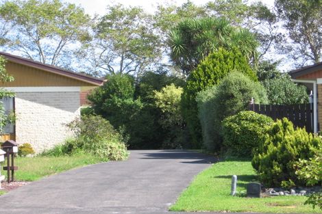 Photo of property in 2/13 Frank Evans Place, Henderson, Auckland, 0610
