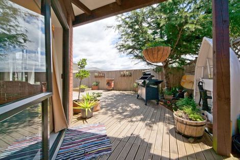 Photo of property in 37 Fields Parade, Oteha, Auckland, 0632