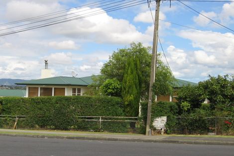 Photo of property in 35 Luckens Road, West Harbour, Auckland, 0618