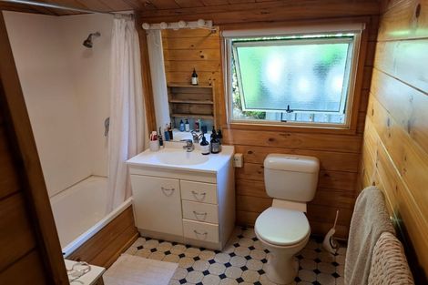 Photo of property in 43 Houghton Bay Road, Houghton Bay, Wellington, 6023