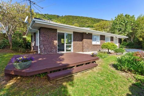 Photo of property in 61 Kakariki Grove, Waikanae, 5036