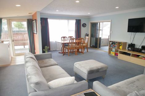 Photo of property in 15 Ashfield Place, Ilam, Christchurch, 8041