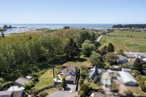Photo of property in 19 Mckenzie Place, Waikuku Beach, 7402