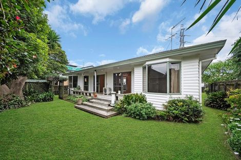 Photo of property in 2/16 Airfield Road, Takanini, 2112