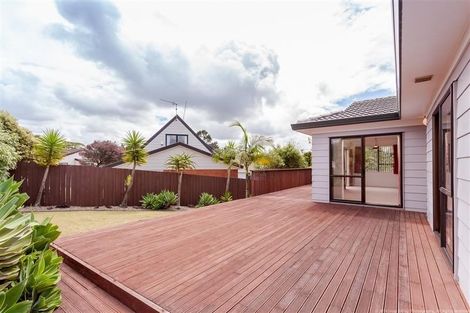 Photo of property in 63 Hassan Drive, Massey, Auckland, 0614