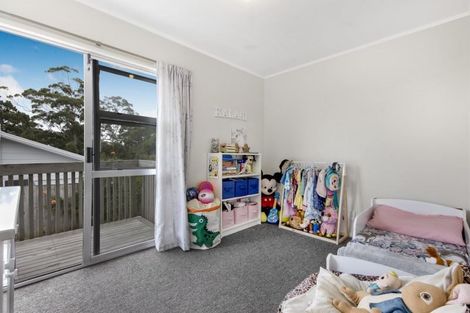 Photo of property in 23 Luckens Road, West Harbour, Auckland, 0618