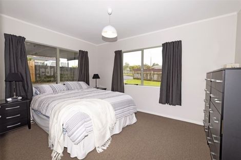 Photo of property in 3 Lori Place, Massey, Auckland, 0614