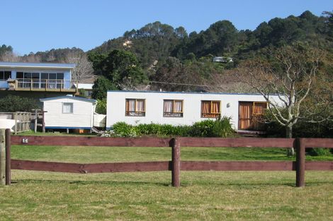 Photo of property in 14 Marine Parade, Cooks Beach, Whitianga, 3591
