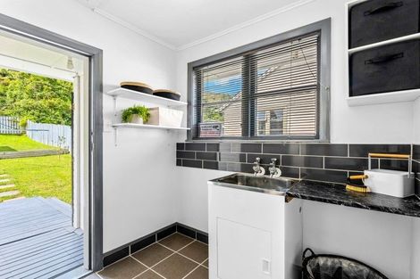 Photo of property in 198 Waddington Drive, Naenae, Lower Hutt, 5011