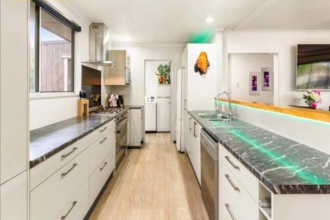 Photo of property in 12 Quo Vadis Place, Red Beach, 0932