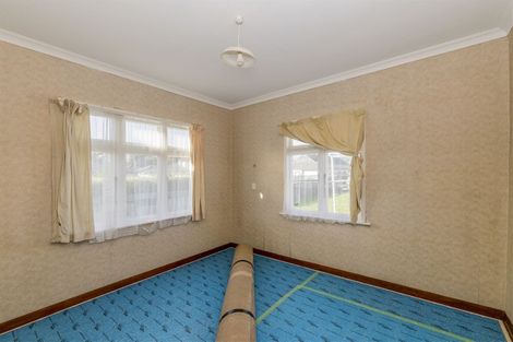 Photo of property in 74 Queenwood Road, Levin, 5510