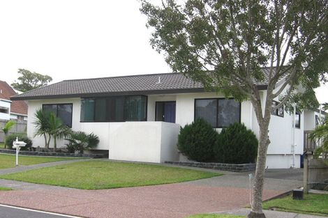 Photo of property in 10 Queen Natalie Place, Massey, Auckland, 0614