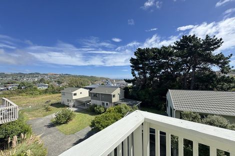 Photo of property in 28 Morere Street, Titahi Bay, Porirua, 5022