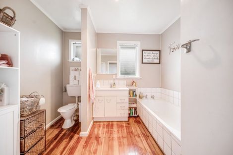 Photo of property in 33 English Street, St Andrews, Hamilton, 3200