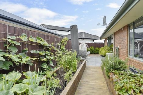 Photo of property in 1 Kohi Drive, Parklands, Christchurch, 8083