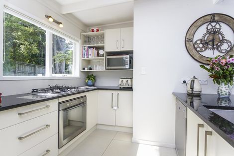 Photo of property in 28 Derwent Crescent, Titirangi, Auckland, 0604