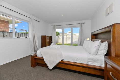 Photo of property in 2 Paramu Avenue, Birkdale, Auckland, 0626