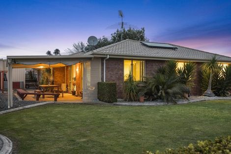 Photo of property in 13 O'sullivan Place, Waiuku, 2123