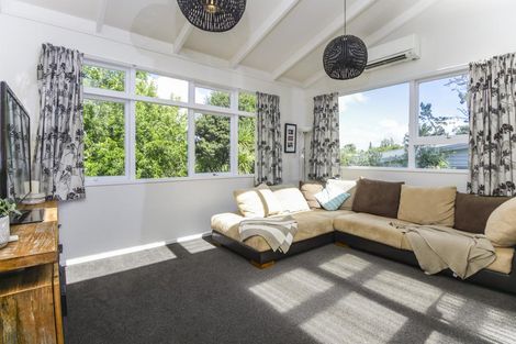 Photo of property in 28 Derwent Crescent, Titirangi, Auckland, 0604