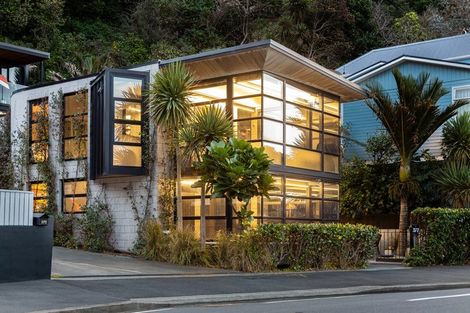 Photo of property in 377a Karaka Bay Road, Karaka Bays, Wellington, 6022