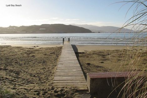 Photo of property in 24/125u Queens Drive, Lyall Bay, Wellington, 6022