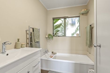 Photo of property in 80 Kamara Road, Glen Eden, Auckland, 0602