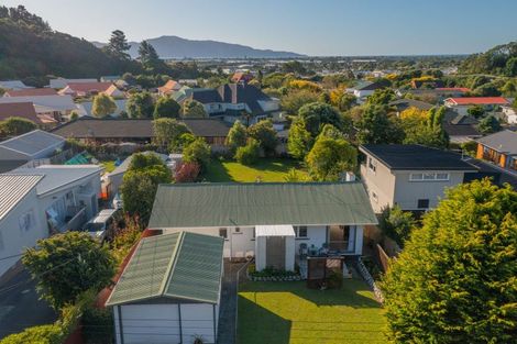 Photo of property in 6 Kaitawa Crescent, Paraparaumu, 5032
