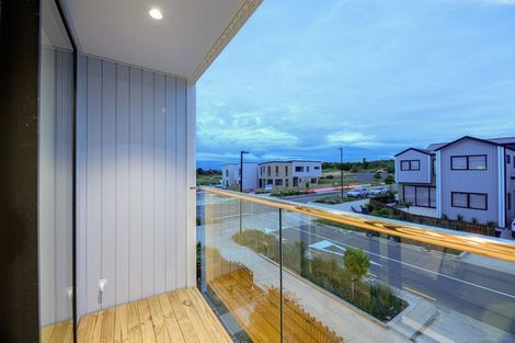 Photo of property in 32 Hea Road, Hobsonville, Auckland, 0616