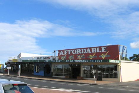 Photo of property in 240c Great North Road, Henderson, Auckland, 0612