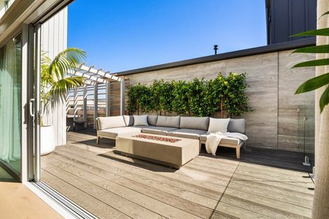 Photo of property in 10a Sunbrae Grove, Mount Maunganui, 3116