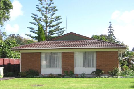 Photo of property in 2/6 Pinedale Place, Henderson, Auckland, 0610