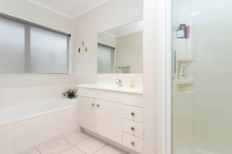 Photo of property in 23 Highfields Terrace, Henderson, Auckland, 0612