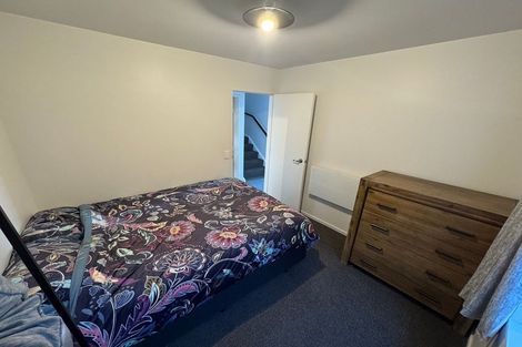 Photo of property in 46 Wynyard Crescent, Fernhill, Queenstown, 9300