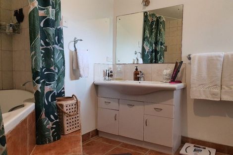 Photo of property in 50 Royal View Road, Te Atatu South, Auckland, 0610