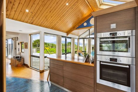 Photo of property in 5 Nuhaka Place, Paraparaumu Beach, Paraparaumu, 5032