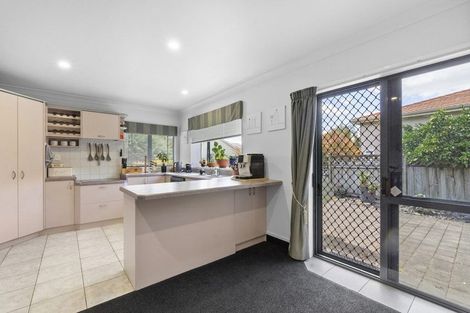Photo of property in 16 Hastings Place, Hamilton Lake, Hamilton, 3204