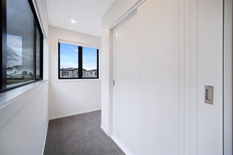 Photo of property in 1 Aramata Road, Papakura, 2110