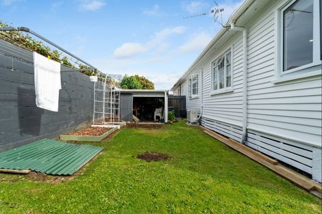Photo of property in 2/5 Tokomaru Street, Welbourn, New Plymouth, 4312