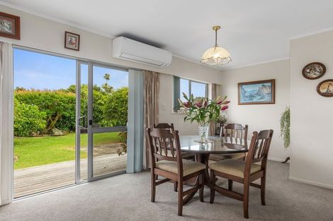 Photo of property in 12 Windsor Avenue, Waikanae, 5036